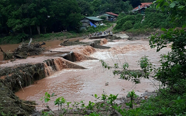 Ngầm Nà Khoa bắc qua suối Nậm Pồ bị lũ cuốn vào sáng sớm 4-8.