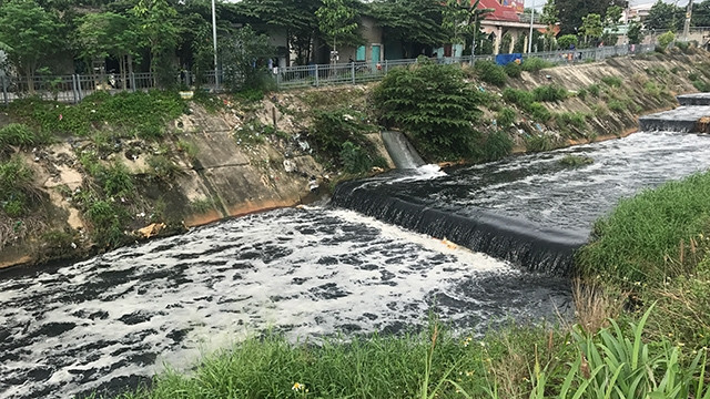 Kênh Ba Bò vẫn đang bị ô nhiễm nghiêm trọng.