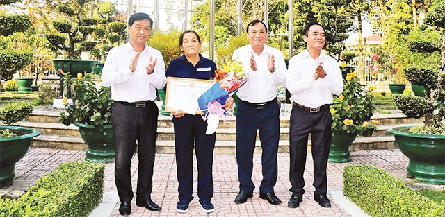 Chị Nguyễn Thị Hồng Lan được UBND huyện Củ Chi khen thưởng.