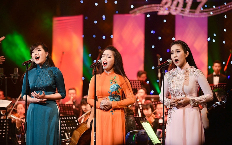 Các ca sĩ thính phòng không có nhiều cơ hội được đứng trên sân khấu với dàn nhạc giao hưởng.