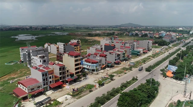 Người dân đã được cấp giấy chứng nhận quyền sử dụng đất và xây dựng nhà cửa khang trang.