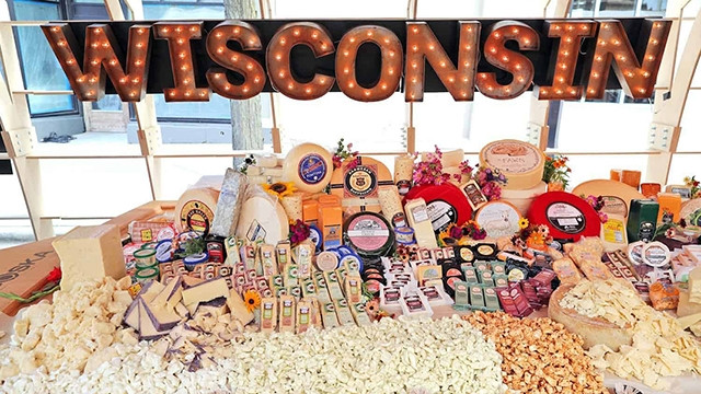 Đĩa phô-mai lớn nhất thế giới