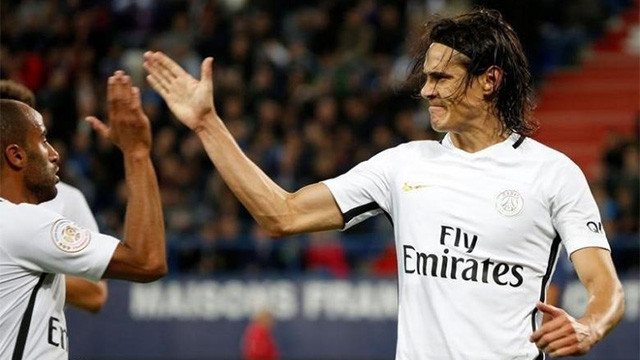 Edinson Cavani ăn mừng bàn thắng thứ tư của anh. (Ảnh: Reuters)