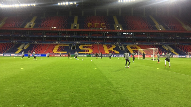 Các cầu thủ Monaco tập nhẹ trên sân của CSKA Moscow. (Ảnh: uefa.com)