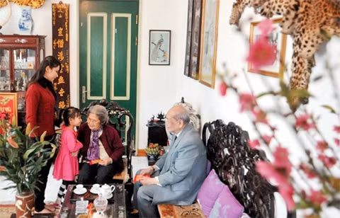 Không khí gia đình đầm ấm trong ngày Tết cổ truyền. Ảnh: HOÀNG HÀ