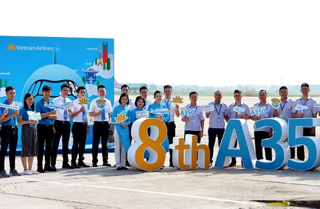 Vietnam Airlines chào đón hành khách trên máy bay Airbus A350 thứ tám mới nhất của hãng, đánh dấu hơn 8.000 chuyến bay được khai thác bằng dòng máy bay hiện đại bậc nhất thế giới. 