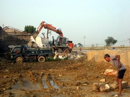 Nhân dân huyện Hậu Lộc, tháo dỡ công trình, bàn giao mặt bằng cho nhà thầu thi công