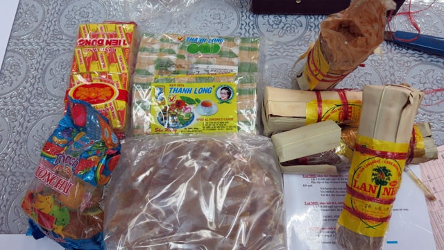 Lô hàng chứa tiền chất sản xuất ma túy bị thu giữ.