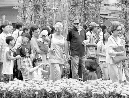 Du khách quốc tế đến TP Hồ Chí Minh trong dịp đón năm mới 2014.