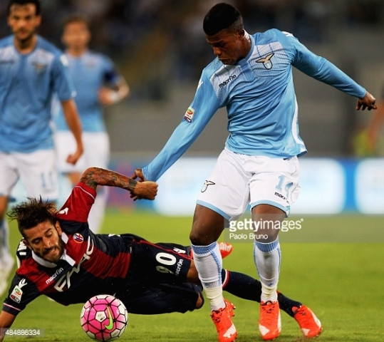 Các cầu thủ Lazio (áo xanh) có trận thắng mở màn.