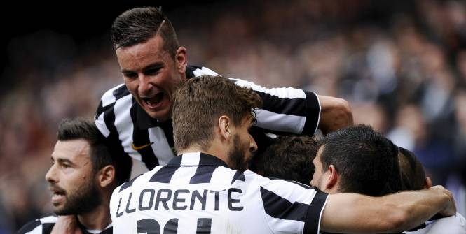 Các cầu thủ Juventus ăn mừng chức vô địch Serie A lần thứ 31. (Ảnh: Reuters).