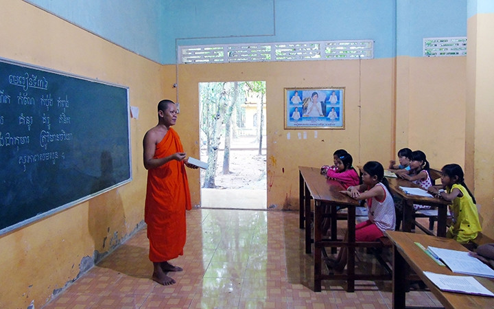 Dạy chữ Khmer tại chùa Mahatup (chùa Dơi), phường 3, TP Sóc Trăng, tỉnh Sóc Trăng.