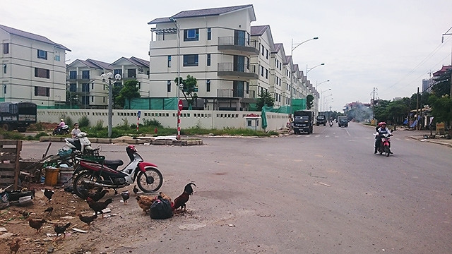 Cơ sở hạ tầng nhiều khu đô thị chưa hoàn thiện.