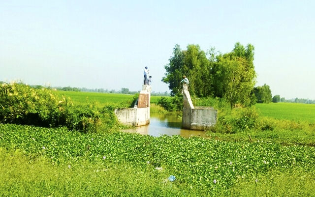 Cống kênh Tà Niên có giá trị hợp đồng 732 triệu đồng, nhưng thanh toán thừa khối lượng 57,8 triệu đồng và trễ hạn 21 tháng.