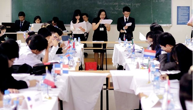 Một cuộc họp trong VYMUN 2014.