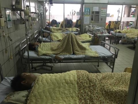 Nhiều người đang điều trị tại Khoa Tiêu hóa (Bệnh viện Bạch Mai) vì xơ gan, viêm tụy do rượu.