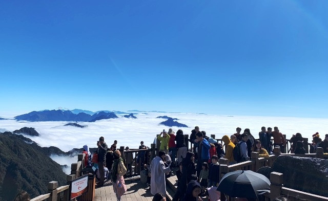 Trải nghiệm Fansipan mùa cuối đông