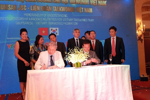 Viện nhân sâm thảo dược Quốc tế Geumsan ký tài trợ cho đoàn taekwondo Việt Nam