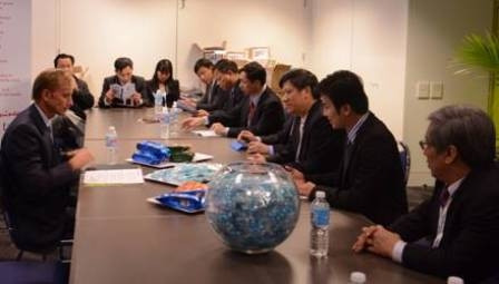 Đoàn Việt Nam làm việc với TS. Mark Dybul, Giám đốc điều hành của Quỹ toàn cầu phòng chống AIDS, Lao và Sốt rét.