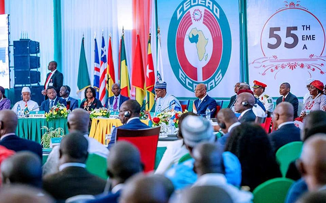 Lãnh đạo các nước ECOWAS thảo luận tại Hội nghị cấp cao, diễn ra tại Abuja, Nigeria. Ảnh THENEWSNIGERIA