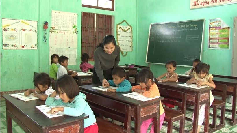 Lớp học ở bản Eo Bù - Chút Mút. 