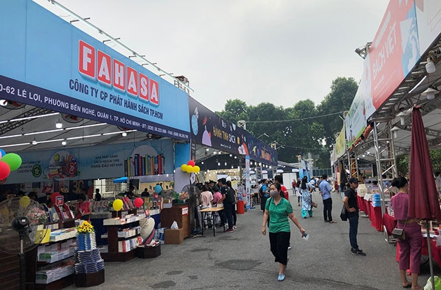 Bán sách online và sách điện tử lên ngôi mùa Covid-19