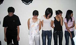 5 đối tượng sử dụng ma tuý tại nhà Bình.