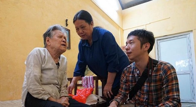 Lương y Nguyễn Thị Xuân (giữa) dành cả cuộc đời mình để chăm sóc bệnh nhân phong.