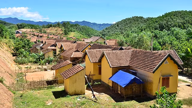 38 căn nhà tái định cư Đắk Lang có 14 gia đình có người thân ăn lá ngón tự tử.