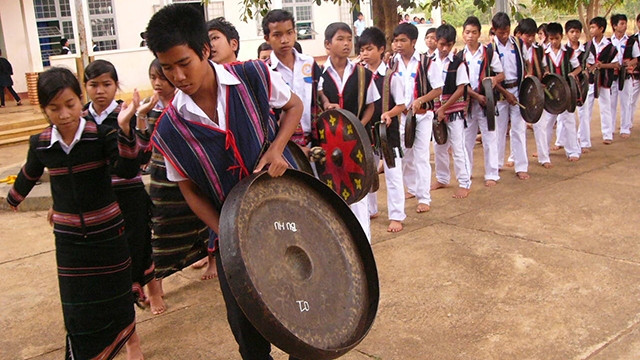 Cần hướng đến đối tượng thiếu niên như một lực lượng quan trọng bảo tồn văn hóa cồng chiêng từ tương lai gần. Ảnh: QUANG HƯNG