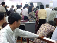 Chờ đợi tại phòng công chứng.
(Ảnh minh họa)