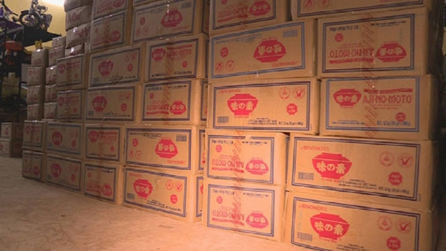 Các mẫu sản phẩm trong lô hàng hơn 10 tấn mang nhãn mác hạt nêm và bột ngọt mà cơ quan công an thu giữ vào ngày 11-10 trong kho chứa hàng của gia đình bà Trần Võ Đan Vy được xác định là hàng 