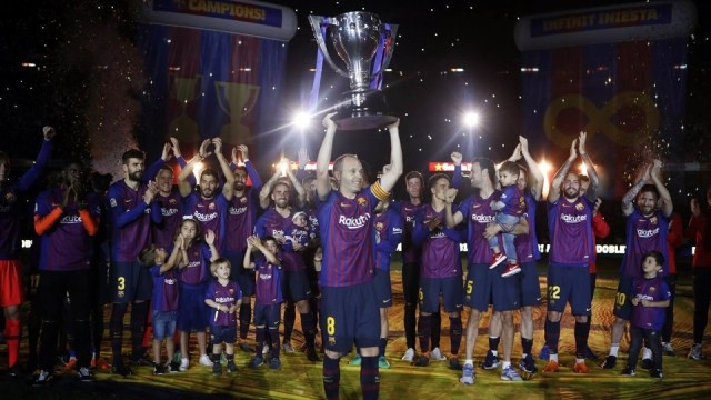 Mặc dù bị loại sớm ở tứ kết Champions League, Barca vẫn chứng tỏ được sức mạnh ở giải quốc nội bằng việc thâu tóm cả hai danh hiệu La Liga và Copa del Rey.