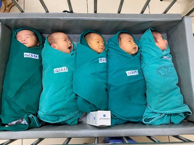 Năm công dân nhí chào đời trong tuần cách ly. 