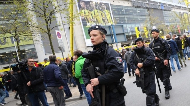An ninh được thắt chặt trước thềm trận lượt đi tứ kết Champions League giữa Borussia Dortmund và AS Monaco sau khi bị hoãn, Dortmund, Đức, ngày 12-4-2017. (Ảnh: Reuters)