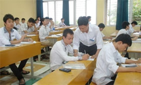 Trong phòng thi của trường đại học
Bách Khoa Hà Nội.