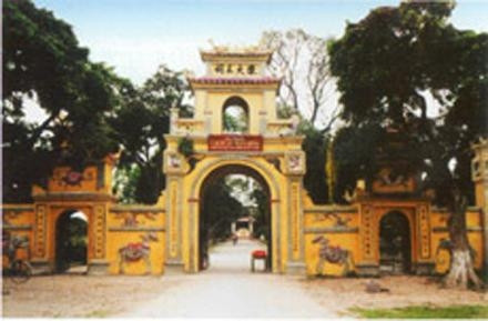 Đền Trần Thương ở thôn Trần Thương, xã Nhân Đạo, huyện Lý Nhân, Hà Nam.