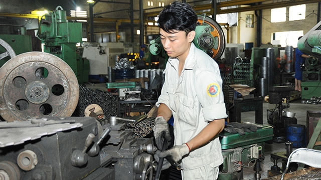 Các doanh nghiệp cơ khí trong nước đang phải chịu sự cạnh tranh rất khốc liệt. Ảnh: LAM ANH