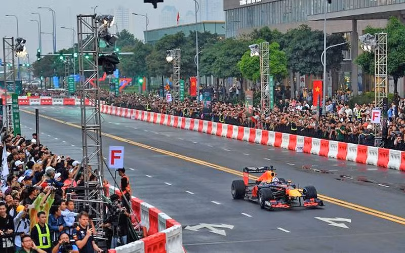 Giới thiệu xe đua tại sự kiện “Khởi động F1 Việt Nam” trong năm 2019.
