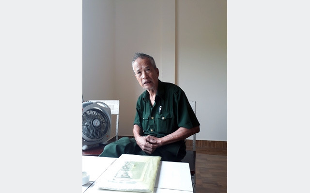 Không chấp nhận sự bất công diễn ra, ông Lãng đi tìm công lý.