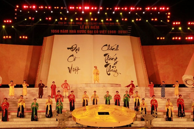 Chương trình nghệ thuật “Tỏa sáng thiên anh hùng ca Đại Cồ Việt”.