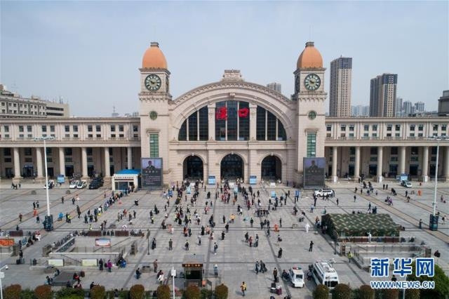 Ga Hán Khẩu, Vũ Hán, ngày 8-4.