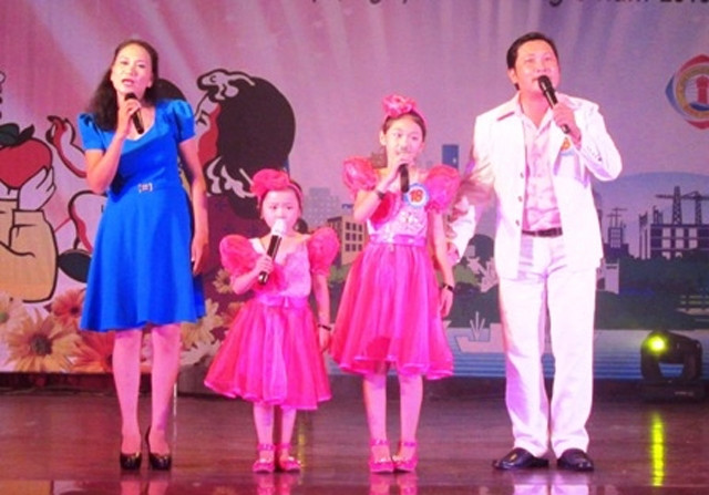 Một tiết mục biểu diễn trong Ngày hội gia đình ở Bình Dương.