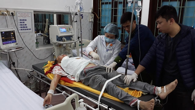 Hung thủ Trịnh Viết Ba được cấp cứu sau khi tự tử vì gây thảm án.