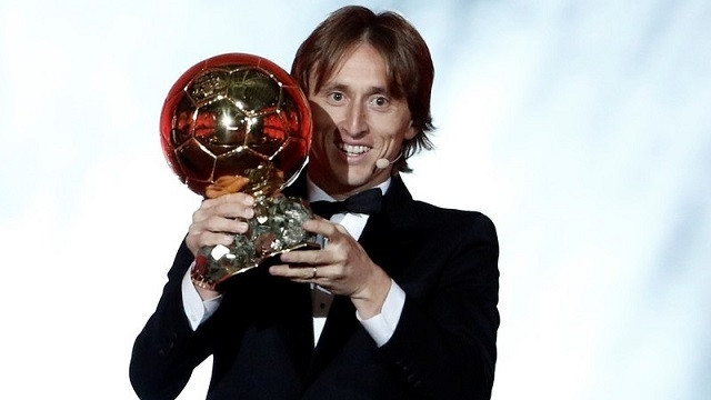 Luka Modric nhận giải thưởng Quả bóng vàng 2018 trong buổi lễ trao giải được tổ chức ngày 3-12 (giờ địa phương) ở Grand Palais, Thủ đô Paris, Pháp. (Ảnh: Reuters)
