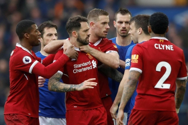 Everton (áo xanh) và Liverpool hòa 0-0 trong trận đấu kém hấp dẫn.