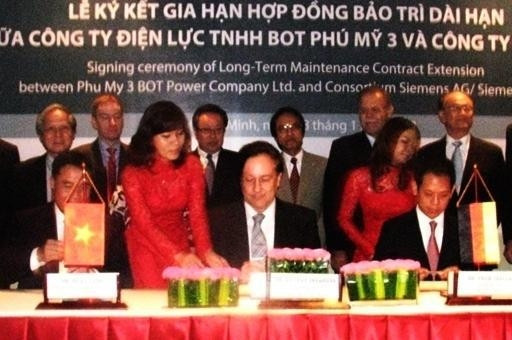 Đại diện Ban Dịch vụ Năng lượng của Siemens và Công ty Điện lực TNHH BOT Phú Mỹ 3 ký kết gia hạn hợp đồng bảo trì Nhà má