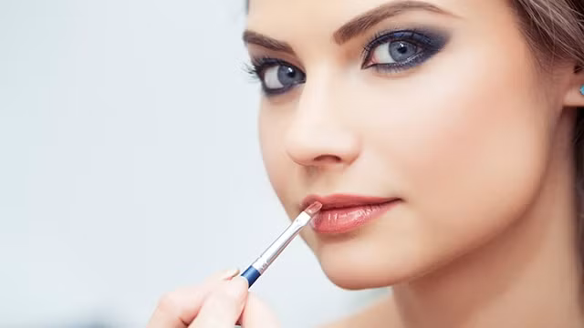 Chọn son cho môi hồng