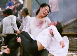 Cảnh trong phim Áo lụa Hà Đông.