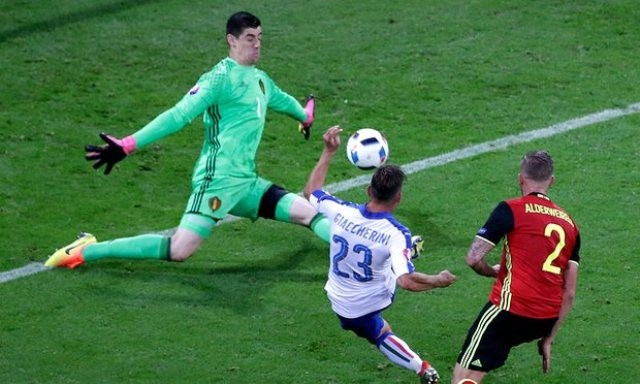 Pha ghi bàn đẹp mắt mở tỷ số của tiền vệ Emanuele Giaccherini. (Ảnh: EPA)